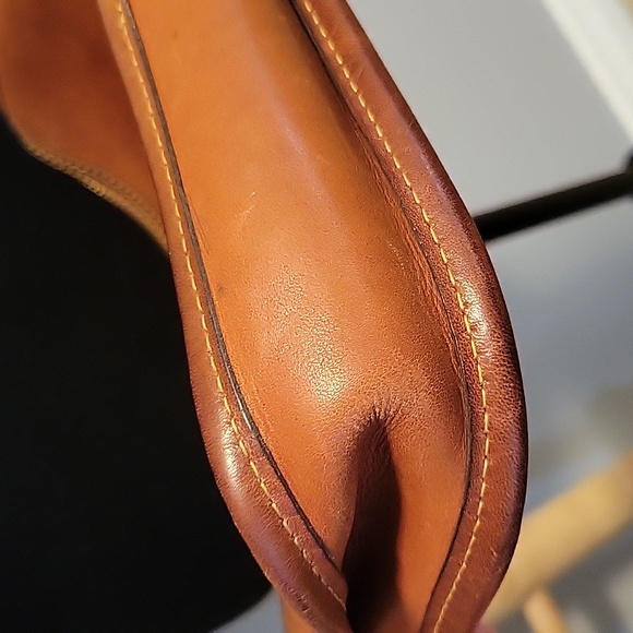 Vintage ROOTS British Tan Crossbody Bag - Picture 7 of 7